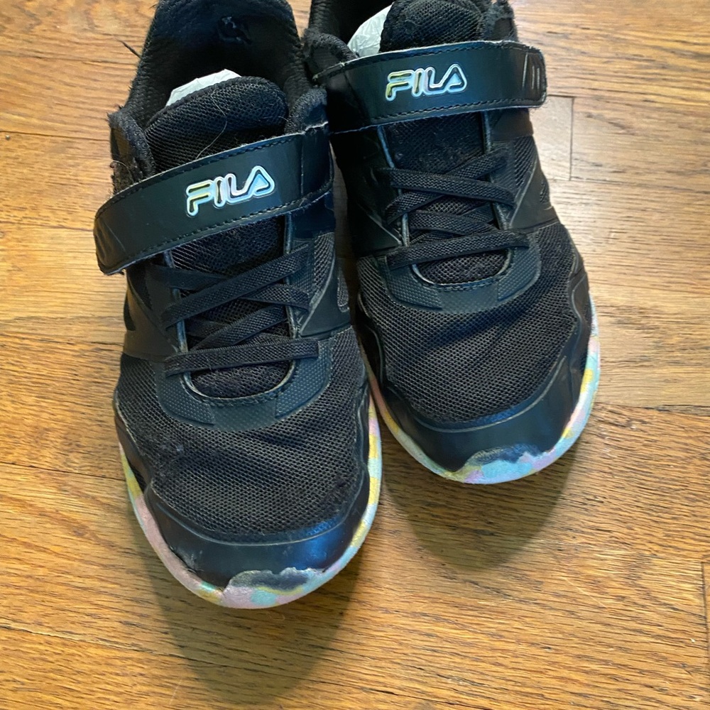 Fila girls sneakers - size 4 - Picture 3 of 5